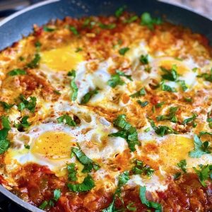 Tchektchouka oignons oeufs